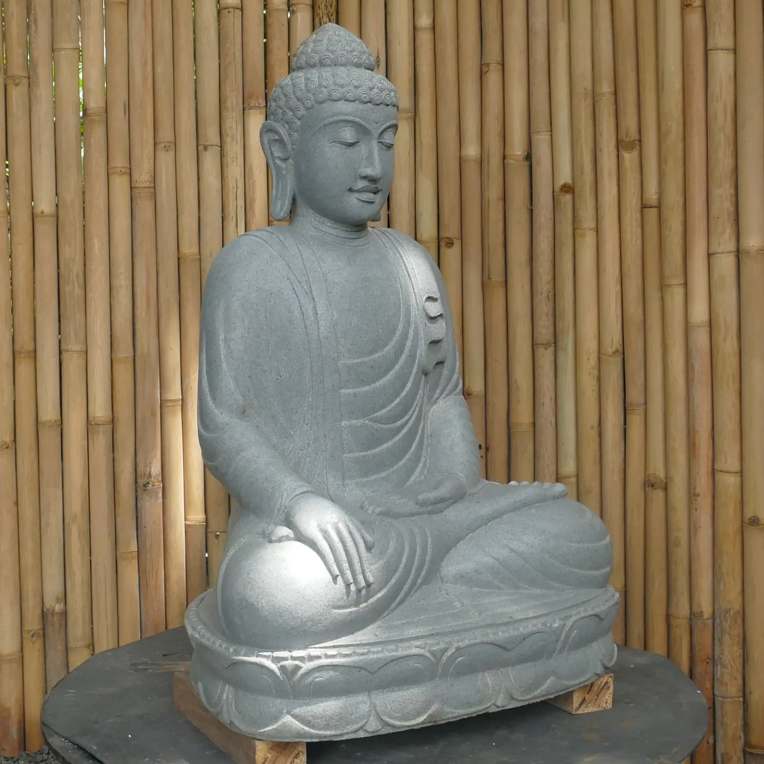  Product image 6 of the product “Seated Buddha made of Riverstone in Bhumisparsha - gesture of touching the earth, approx. 102cm height, natural ”